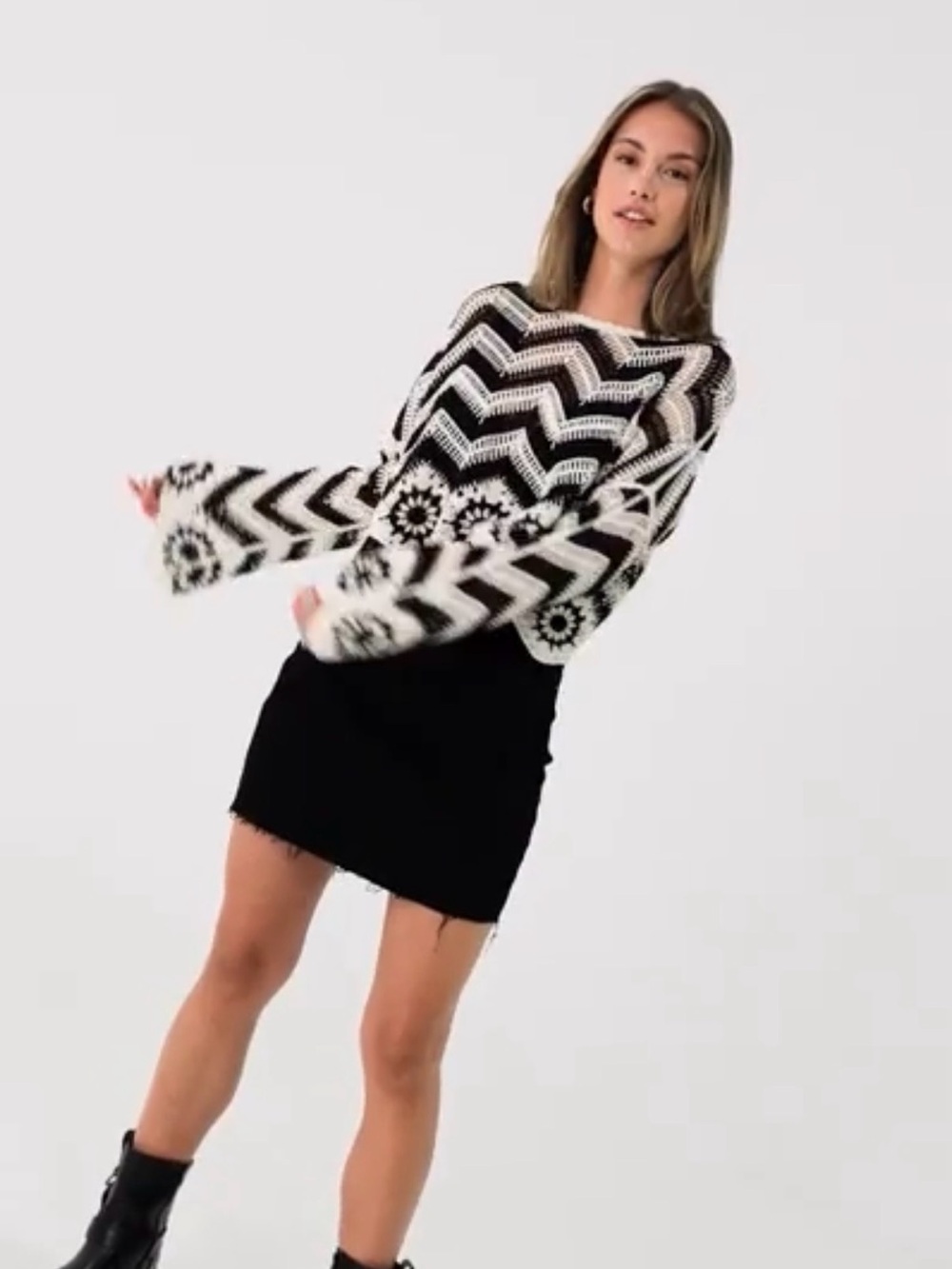 A616. Crochet Chevron Sweater Black & Cream - Picture 4 of 5